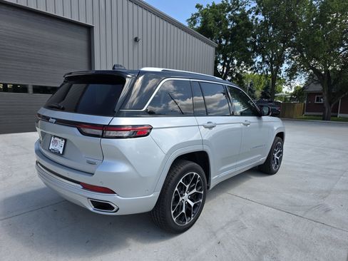 Used 2023 Jeep Grand Cherokee Summit image 7