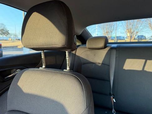 Used 2022 Chevrolet Malibu RS image 16