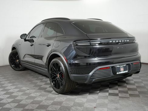 Certified 2025 Porsche Macan 4S Electric AWD/4WD image 3