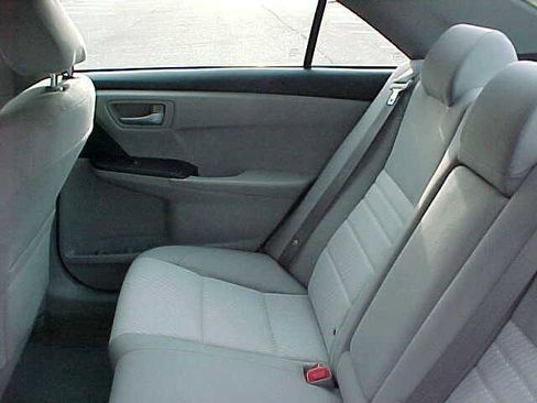 Used 2016 Toyota Camry LE FWD image 12