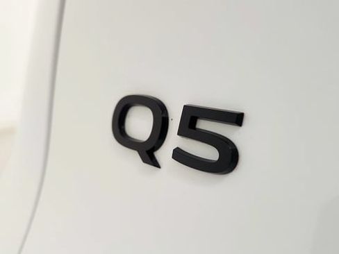 Used 2025 Audi Q5 Premium AWD/4WD image 31