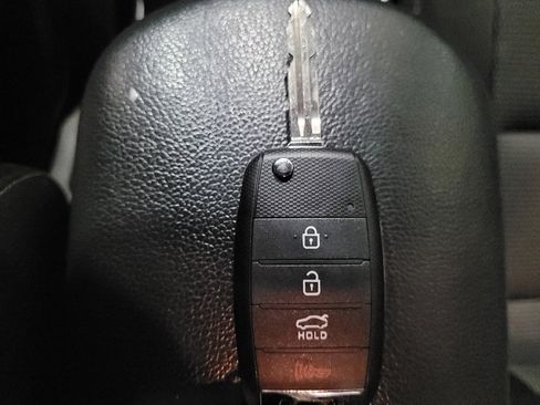 Used 2017 Kia Forte LX FWD image 32