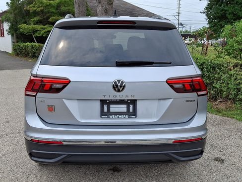 Used 2023 Volkswagen Tiguan SE AWD/4WD image 5