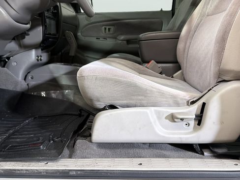 Used 2001 Toyota Tacoma PreRunner RWD image 18