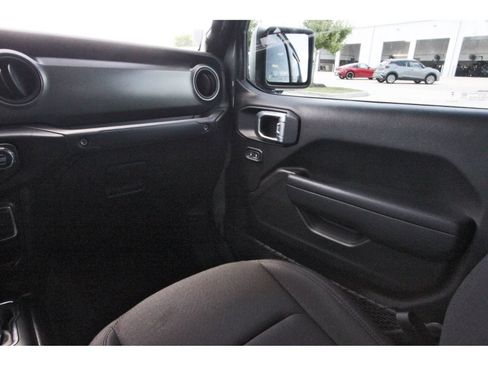 Used 2023 Jeep Gladiator Sport AWD/4WD image 12