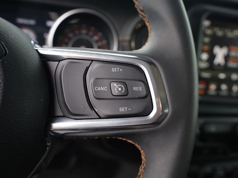 Used 2023 Jeep Gladiator Overland AWD/4WD image 24