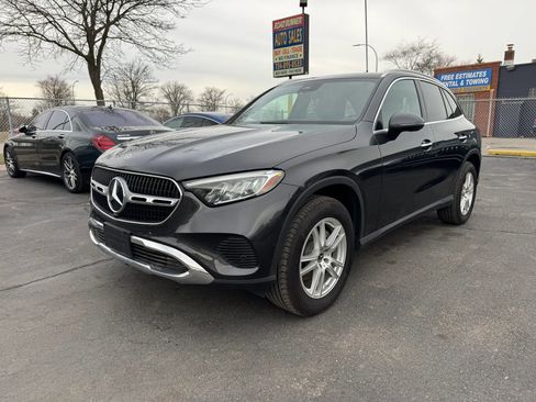 Used 2025 Mercedes-Benz GLC 300 4MATIC image 1