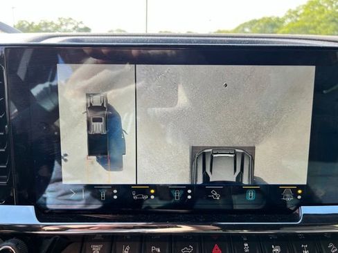 Used 2025 Chevrolet Silverado 2500 ZR2 w/ Technology Package AWD/4WD image 36