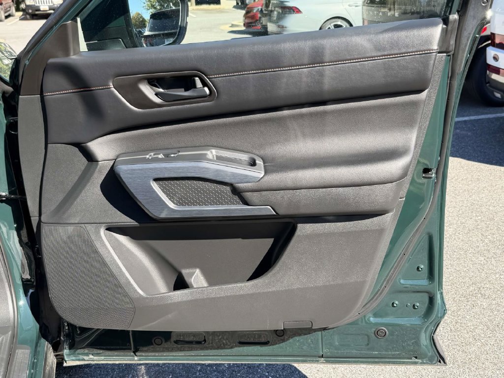 Used 2025 Nissan Pathfinder Rock Creek AWD/4WD image 8