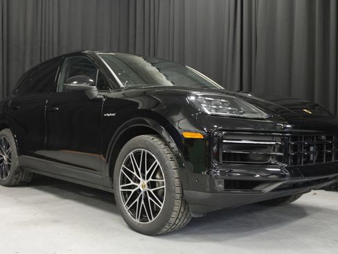 Used 2024 Porsche Cayenne image 10