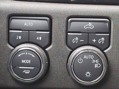 Used 2022 Chevrolet Silverado 1500 LT image 26