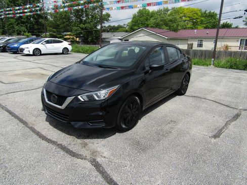 Used 2021 Nissan Versa S FWD image 3