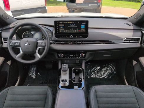 Used 2026 Mitsubishi Outlander SE FWD image 14