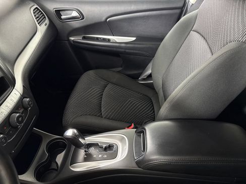 Used 2019 Dodge Journey SE w/ Connectivity Group FWD image 18