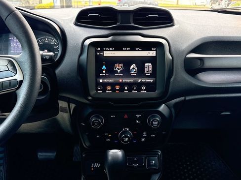 Used 2023 Jeep Renegade Latitude AWD/4WD image 18