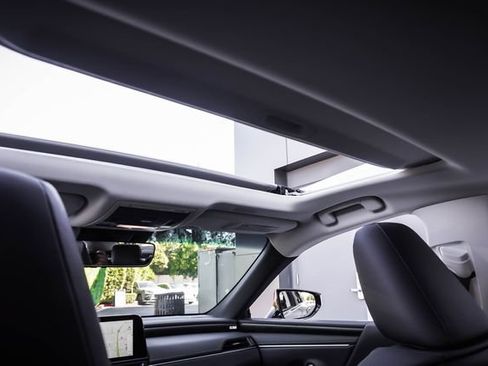 Certified 2025 Lexus ES 300h w/ Premium Package FWD image 22