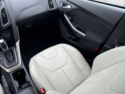 Used 2015 Ford Focus Titanium FWD image 26