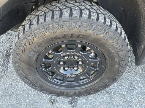 Used 2024 GMC Sierra 1500 AT4X w/ AT4X AEV Edition AWD/4WD image 56
