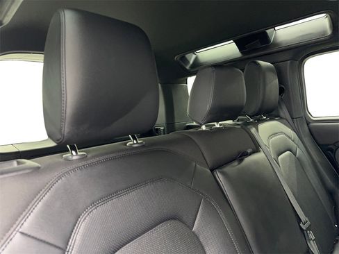 Used 2025 Land Rover Defender 110 S image 39