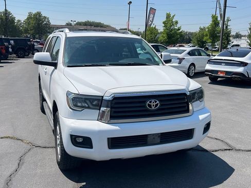 Used 2019 Toyota Sequoia SR5 AWD/4WD image 5