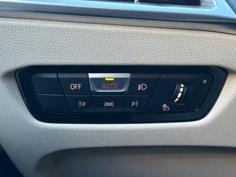 Used 2025 BMW 330i Sedan w/ Premium Package image 36