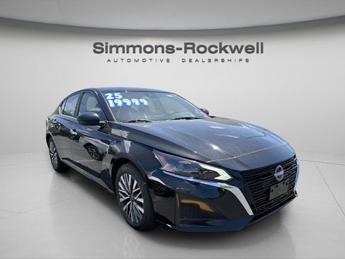 Used 2025 Nissan Altima 2.5 SV FWD image 5
