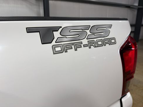 Used 2022 Toyota Tacoma SR image 12