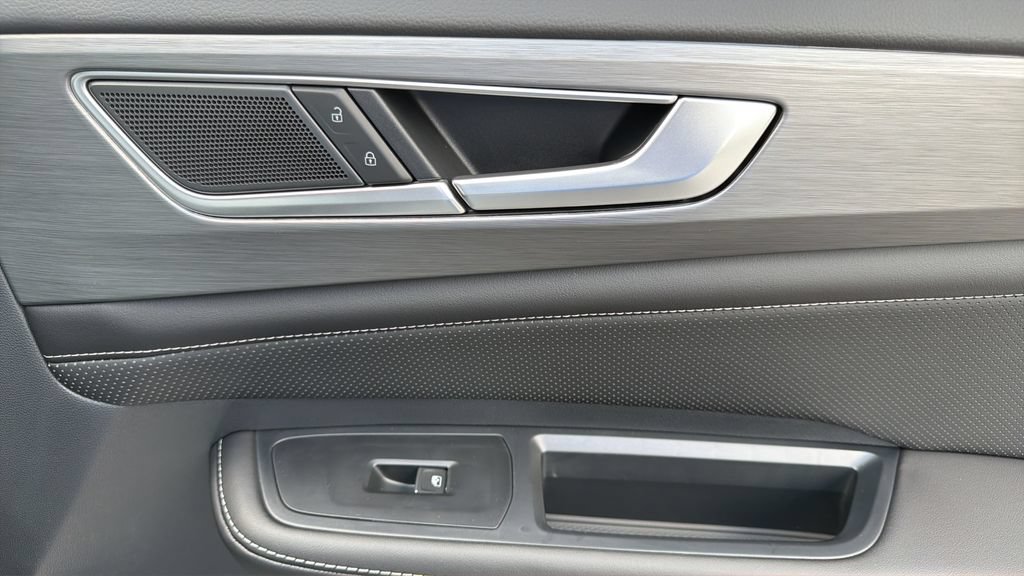 New 2026 Volkswagen Atlas Cross Sport SE FWD image 12