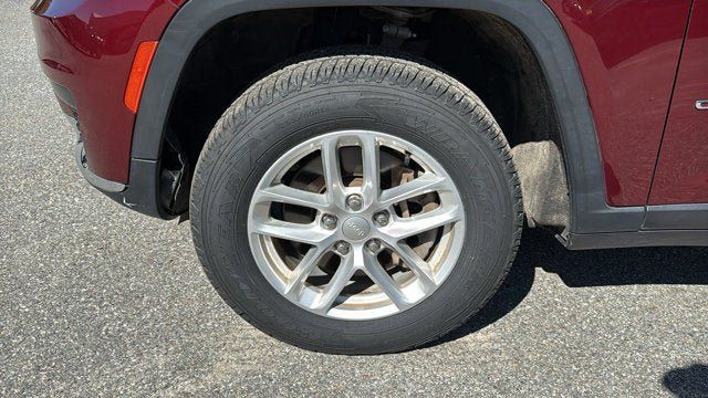 Used 2023 Jeep Grand Cherokee L Laredo AWD/4WD image 11