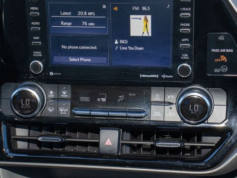 Used 2022 Toyota Highlander LE image 24