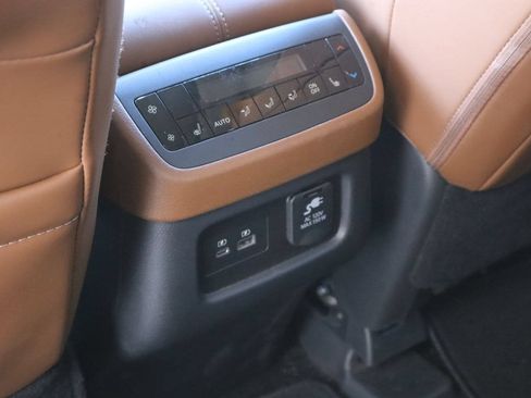 Used 2025 Nissan Pathfinder Platinum AWD/4WD image 21