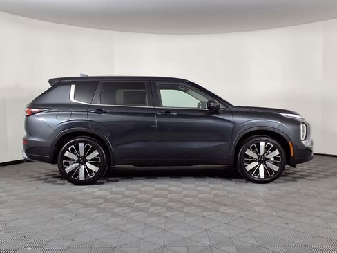 New 2025 Mitsubishi Outlander SE image 27