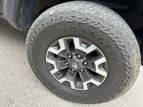 Used 2023 Toyota Tacoma TRD Off-Road AWD/4WD image 4