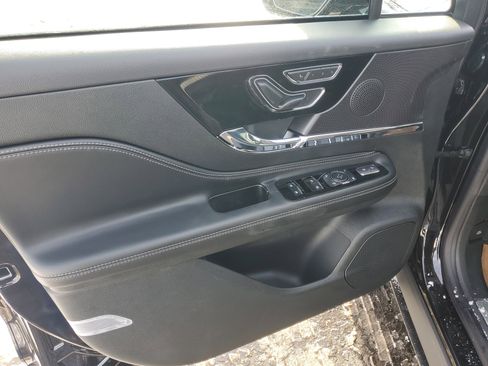 New 2026 Lincoln Corsair Premiere image 8