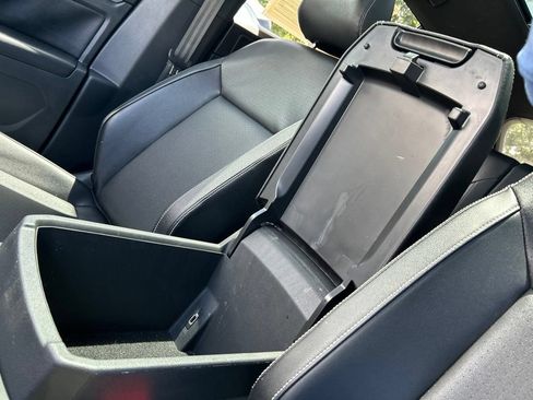 Used 2020 Volkswagen Atlas Cross Sport SE w/ Panoramic Sunroof Package FWD image 39