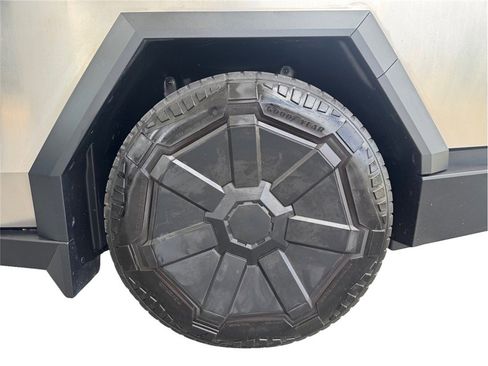 Used 2024 Tesla Cybertruck AWD Crew Cab image 14