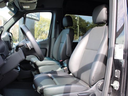 Used 2024 Mercedes-Benz Sprinter 2500 image 24