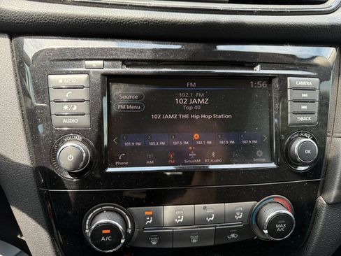 Used 2020 Nissan Rogue S FWD image 21