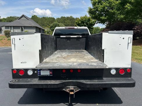 Used 2023 GMC Sierra 3500 Pro w/ Fleet Convenience Package RWD image 18