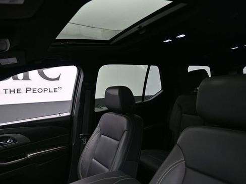Used 2023 Chevrolet Traverse LT w/ LT Premium Package image 17