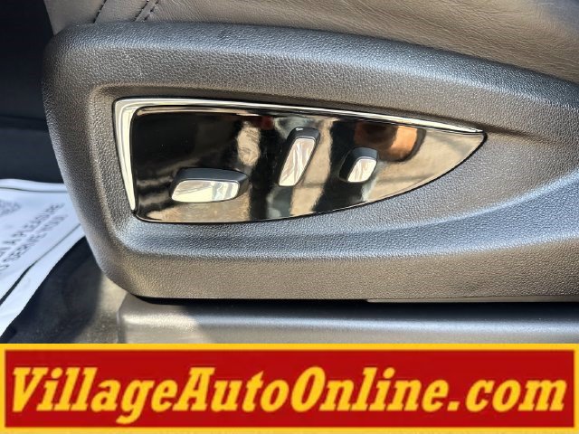 Used 2018 Cadillac Escalade Luxury AWD/4WD image 18