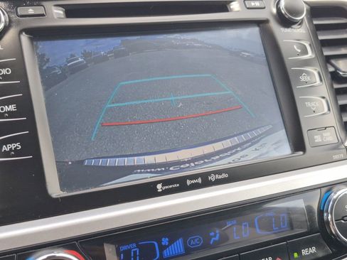 Used 2018 Toyota Highlander XLE image 24