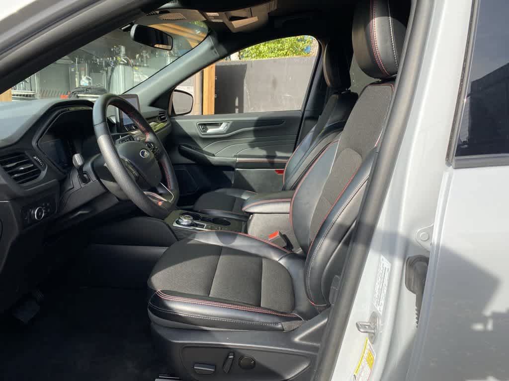 Used 2025 Ford Escape ST-Line Select AWD/4WD image 13