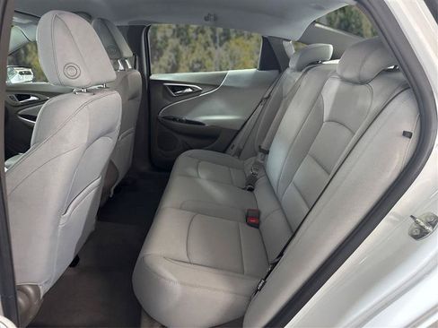 Used 2022 Chevrolet Malibu LS FWD image 10