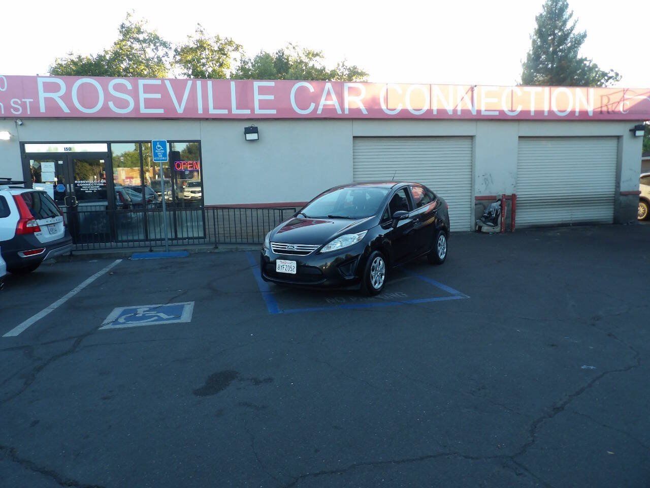 Used 2013 Ford Fiesta SE FWD image 1