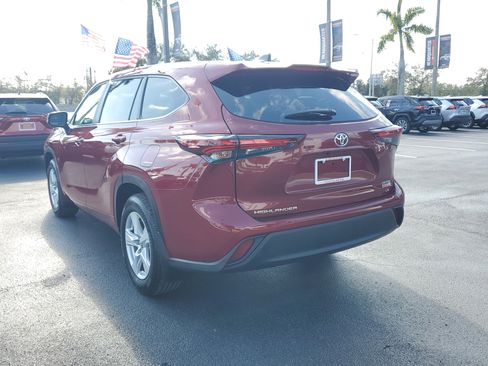 Used 2025 Toyota Highlander LE image 9