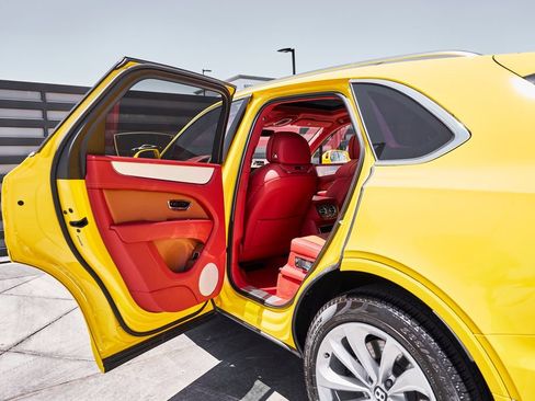 Used 2023 Bentley Bentayga AWD/4WD image 26