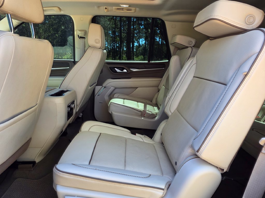 Used 2022 GMC Yukon Denali RWD image 17