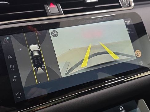 Used 2023 Land Rover Range Rover Evoque R-Dynamic SE image 23