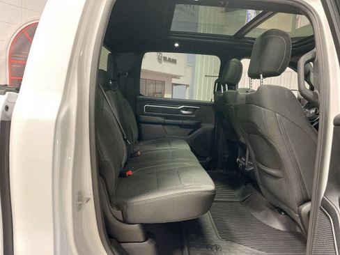 Used 2020 RAM 1500 4x4 Crew Cab image 31